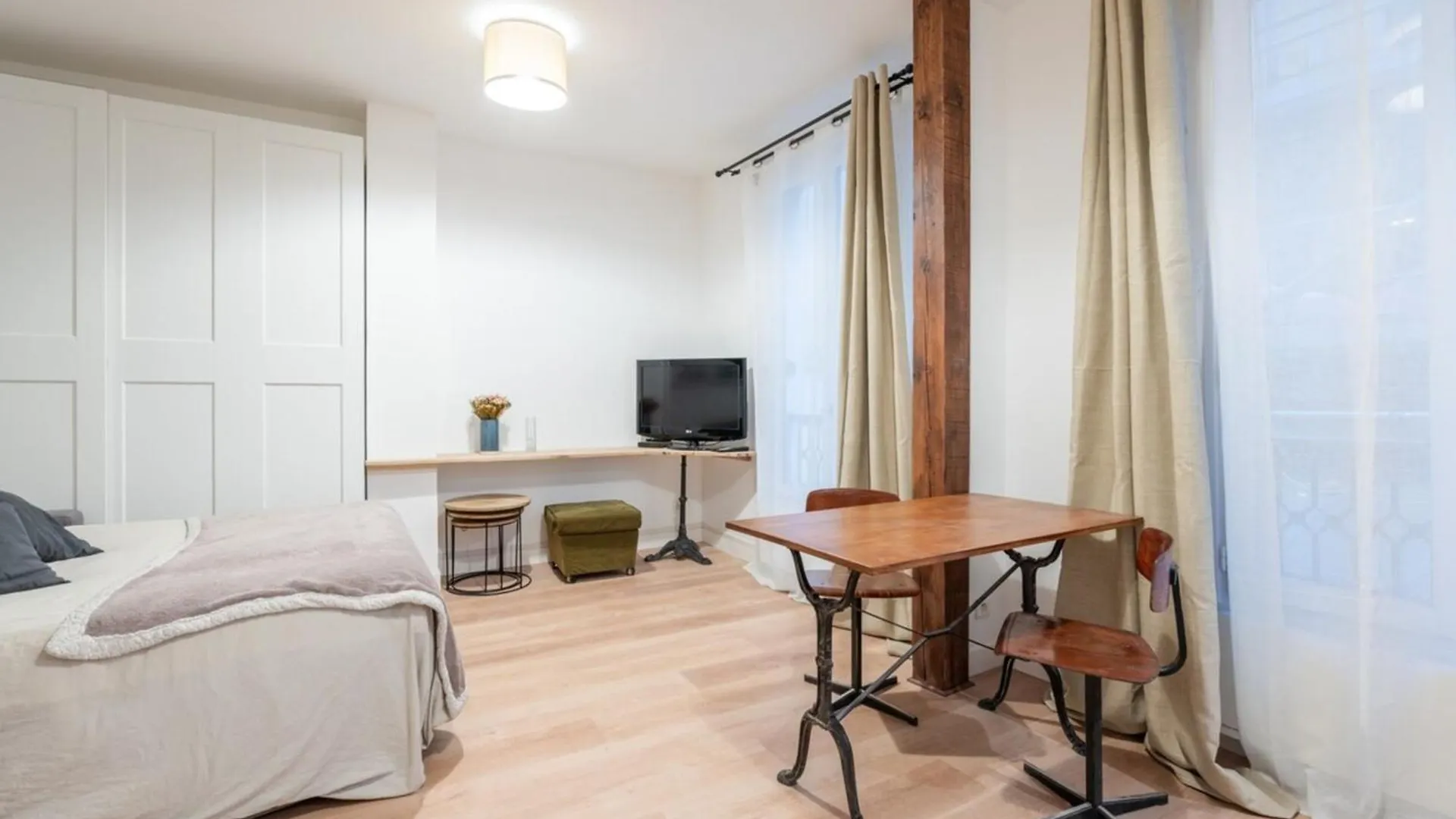Beautiful Modern Studio Apartment Belleville Paris