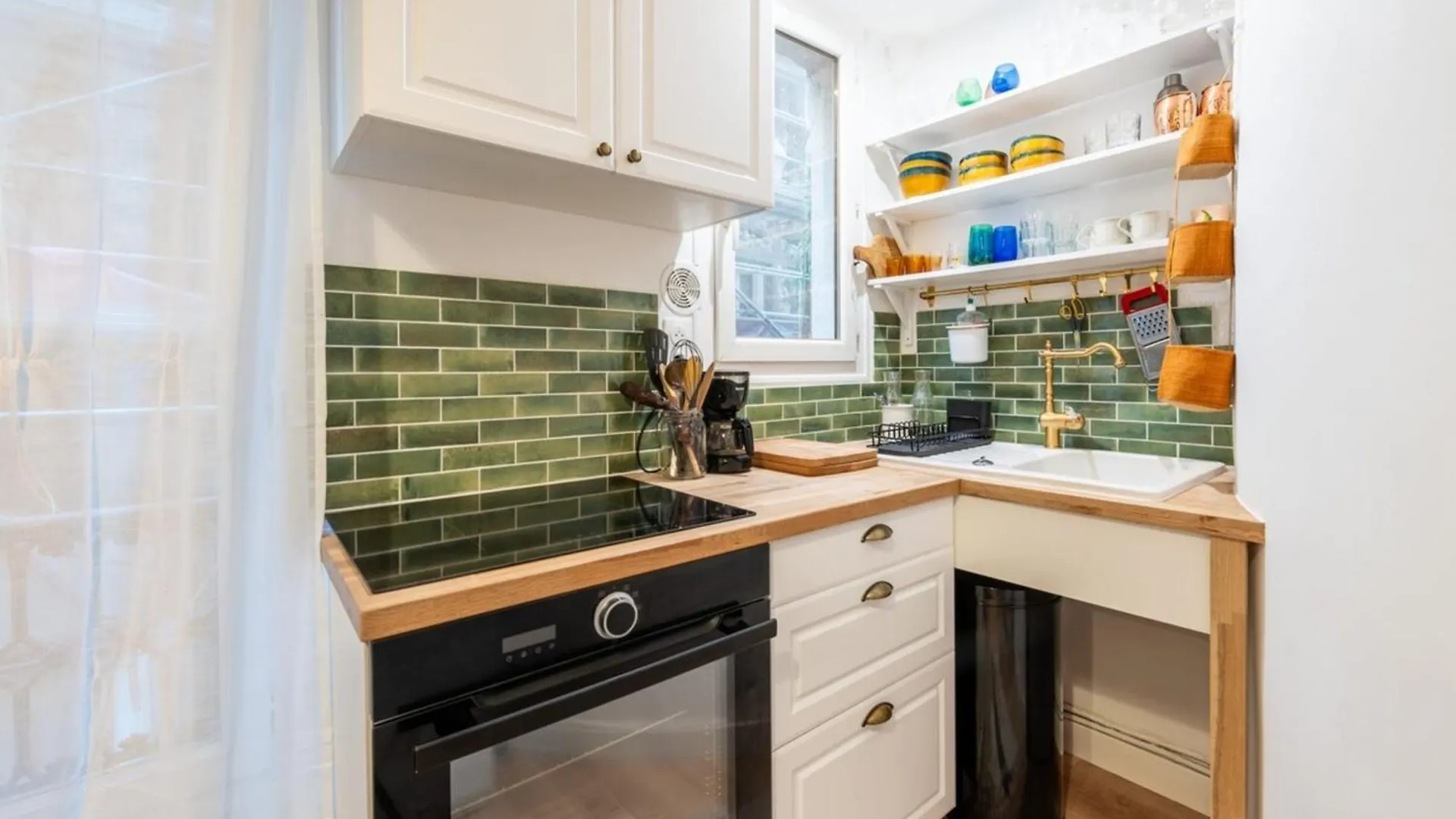 Beautiful Modern Studio Apartment Belleville Paris
